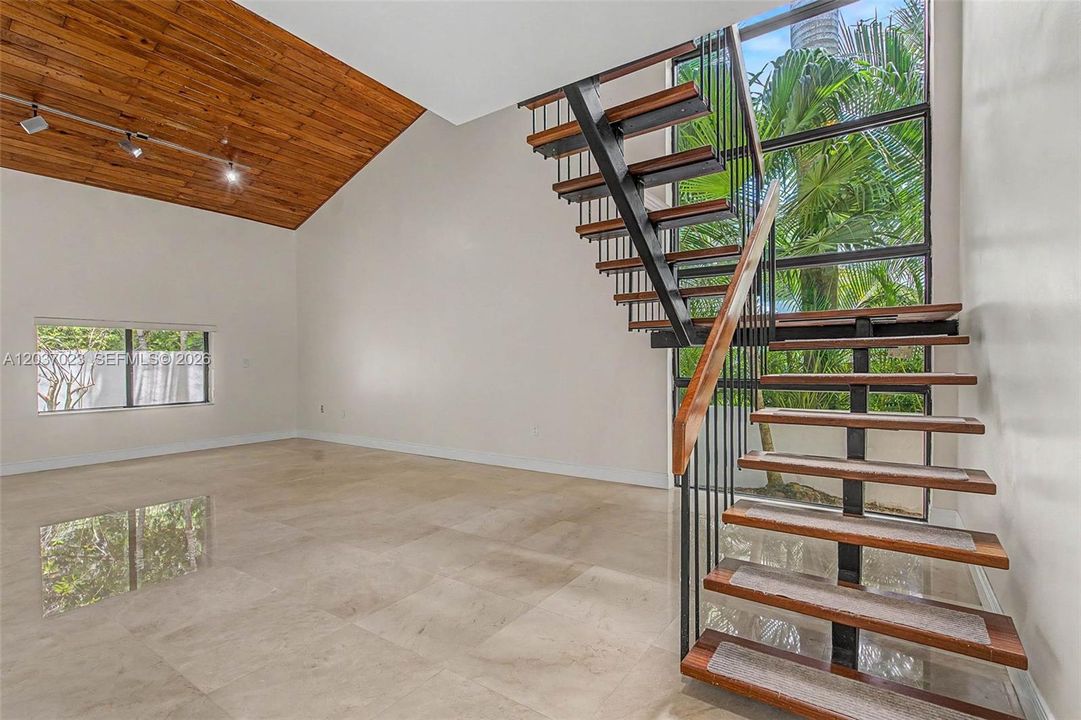 For Sale: $2,250,000 (4 beds, 3 baths, 2800 Square Feet)