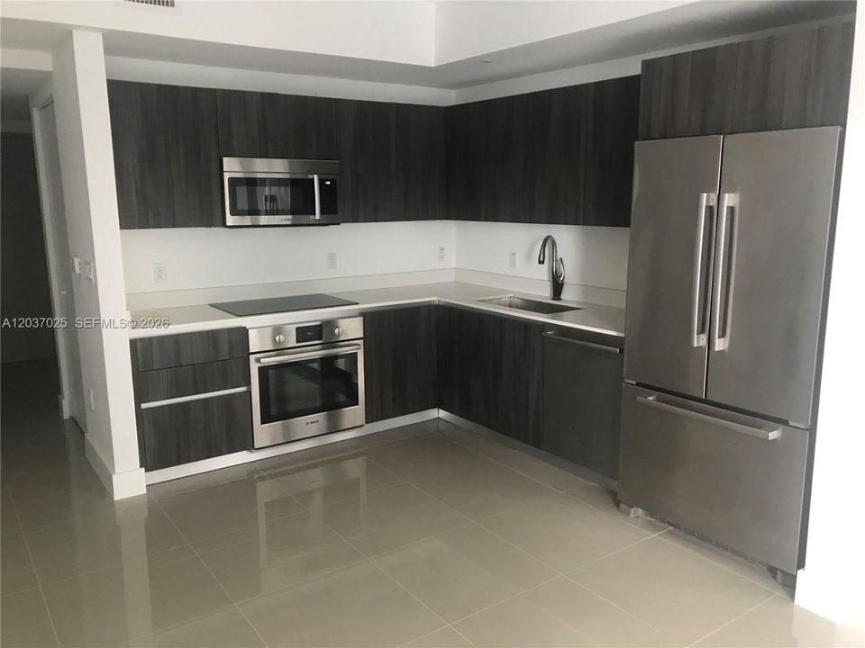 For Rent: $3,550 (1 beds, 1 baths, 766 Square Feet)