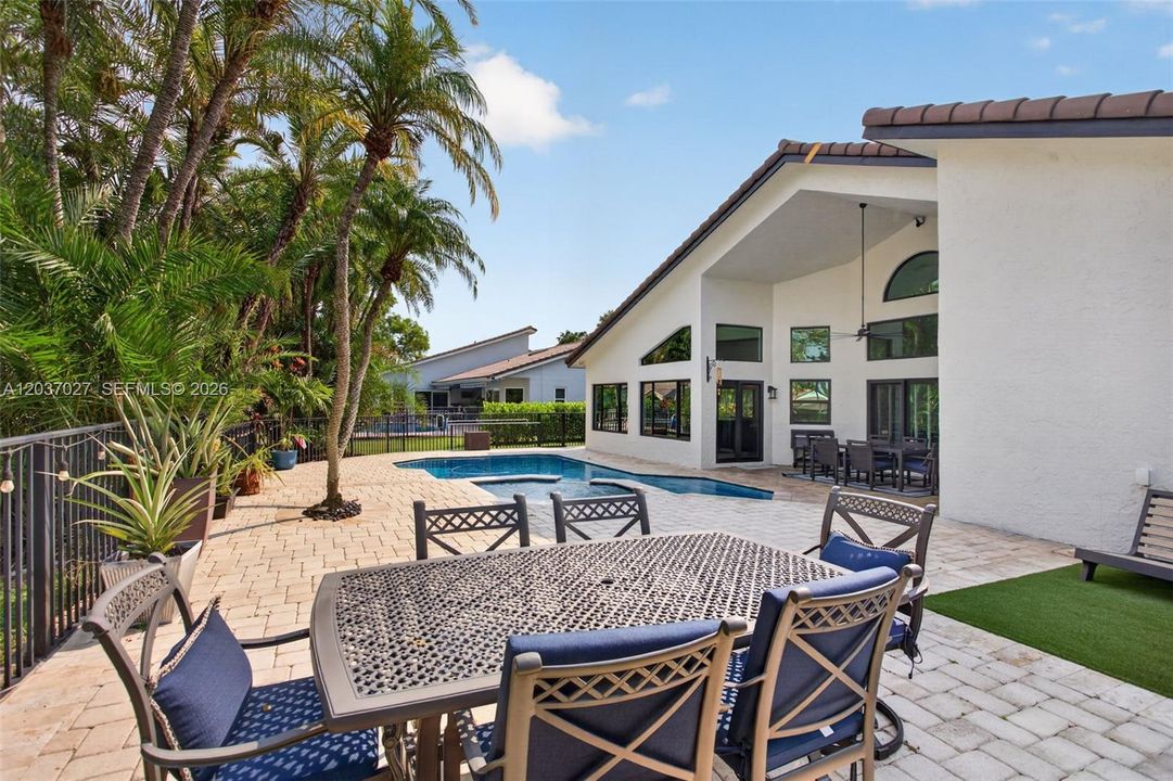 Active With Contract: $999,900 (4 beds, 3 baths, 2664 Square Feet)
