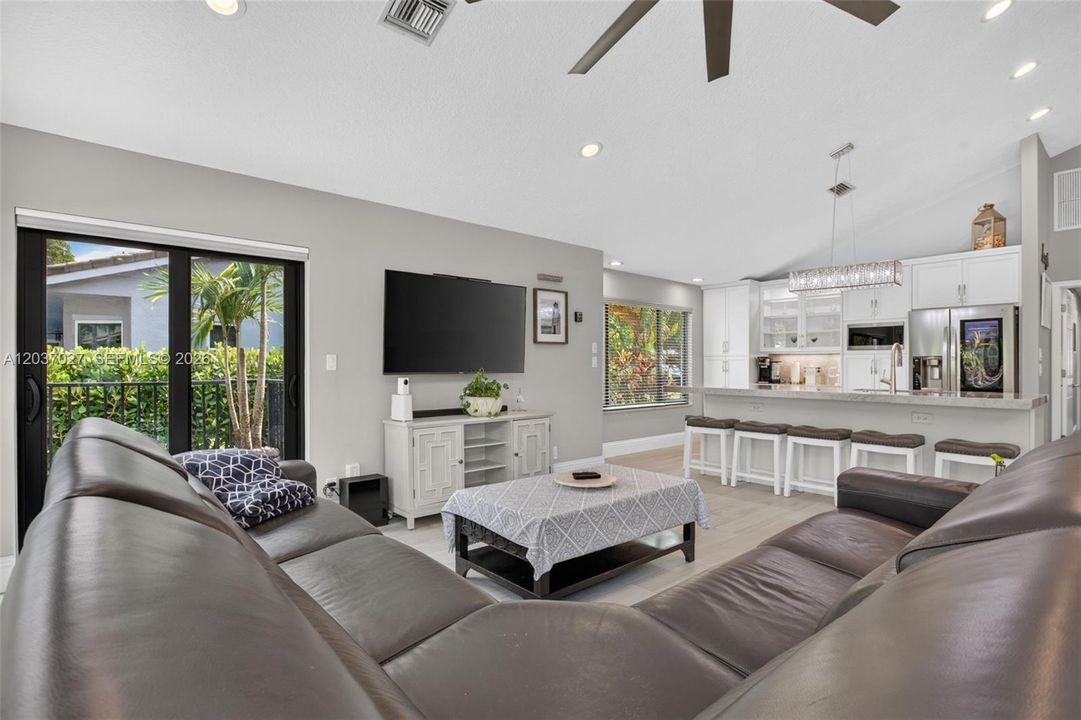 Active With Contract: $999,900 (4 beds, 3 baths, 2664 Square Feet)