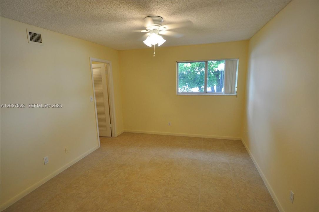 For Sale: $175,000 (1 beds, 1 baths, 802 Square Feet)