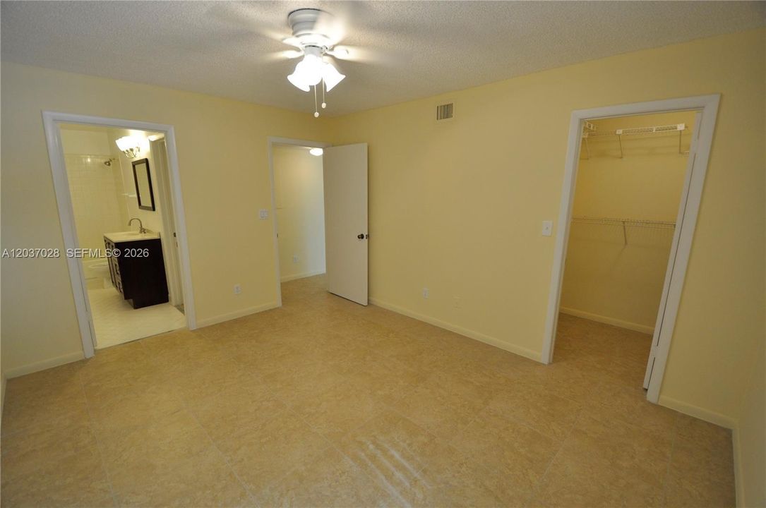 For Sale: $175,000 (1 beds, 1 baths, 802 Square Feet)