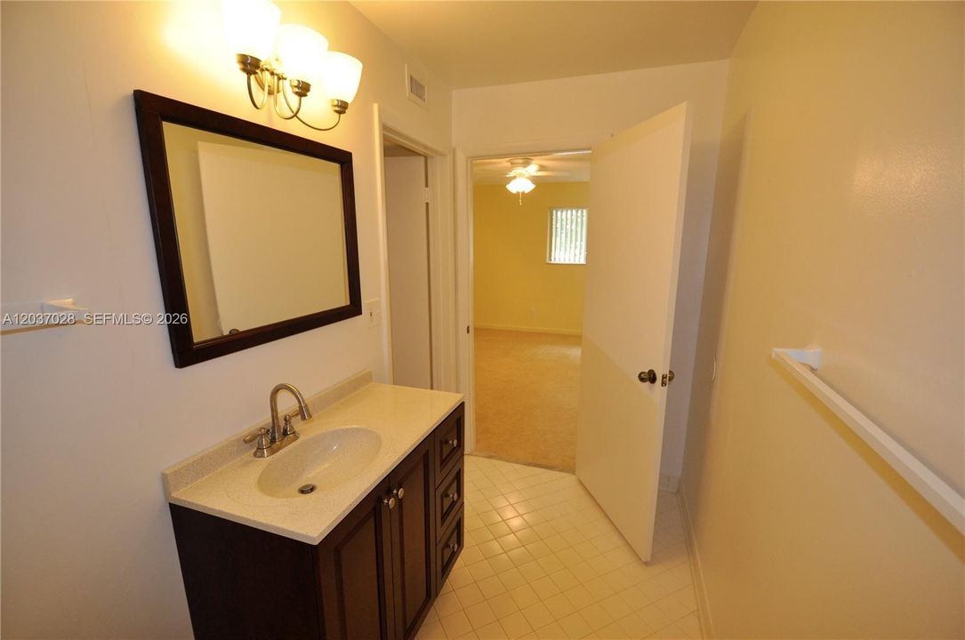 For Sale: $175,000 (1 beds, 1 baths, 802 Square Feet)