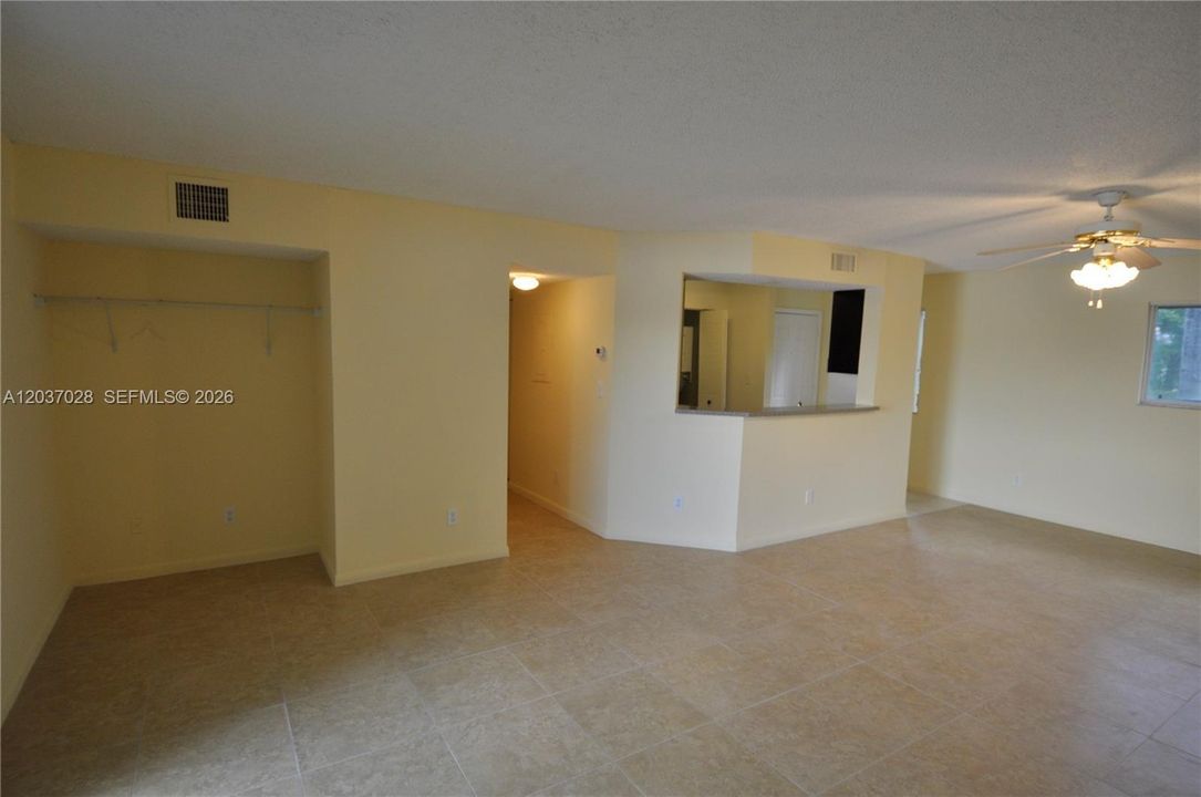 For Sale: $175,000 (1 beds, 1 baths, 802 Square Feet)
