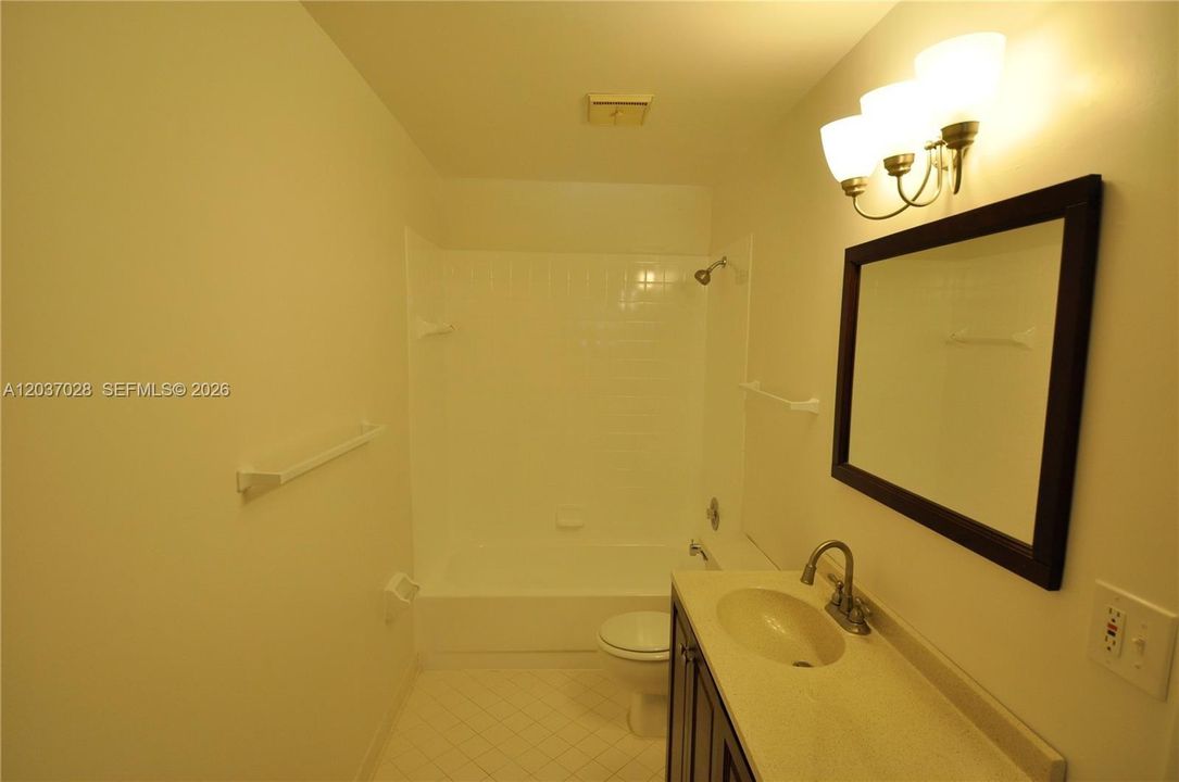 For Sale: $175,000 (1 beds, 1 baths, 802 Square Feet)