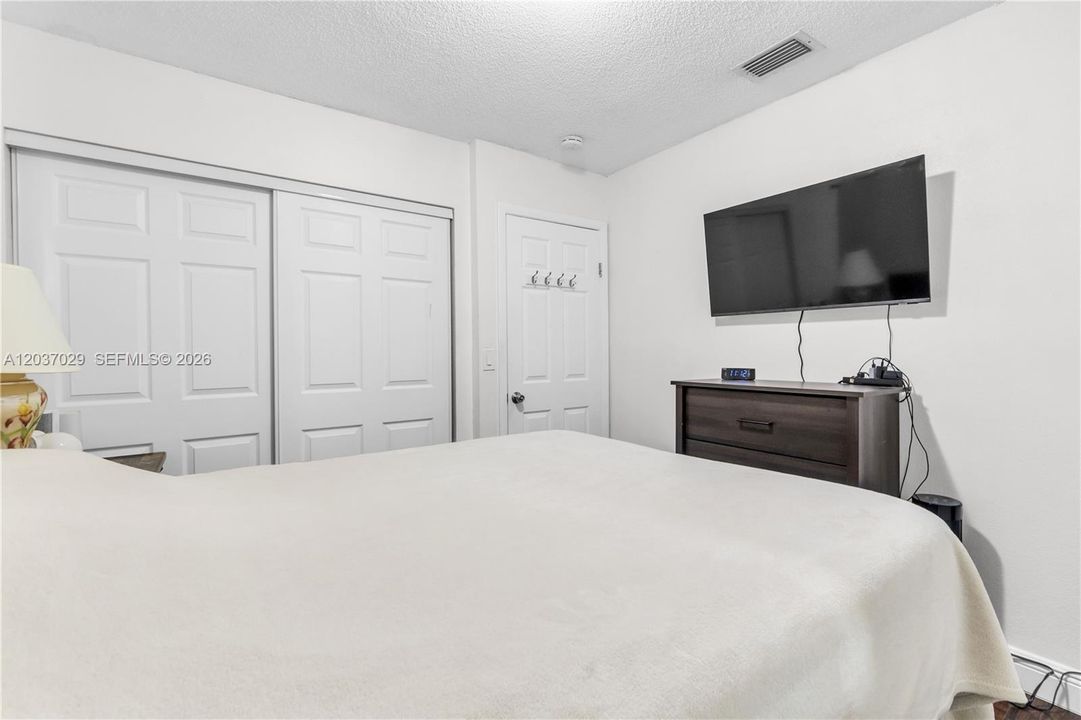 For Sale: $499,900 (3 beds, 2 baths, 1191 Square Feet)