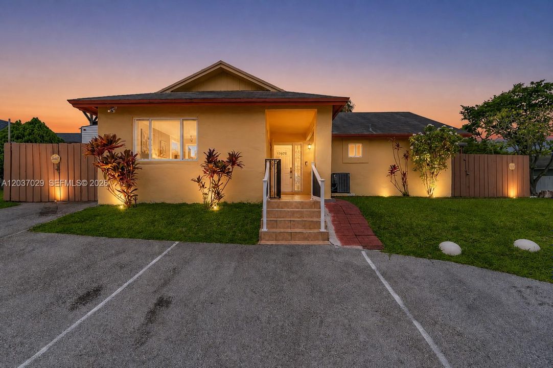 For Sale: $499,900 (3 beds, 2 baths, 1191 Square Feet)