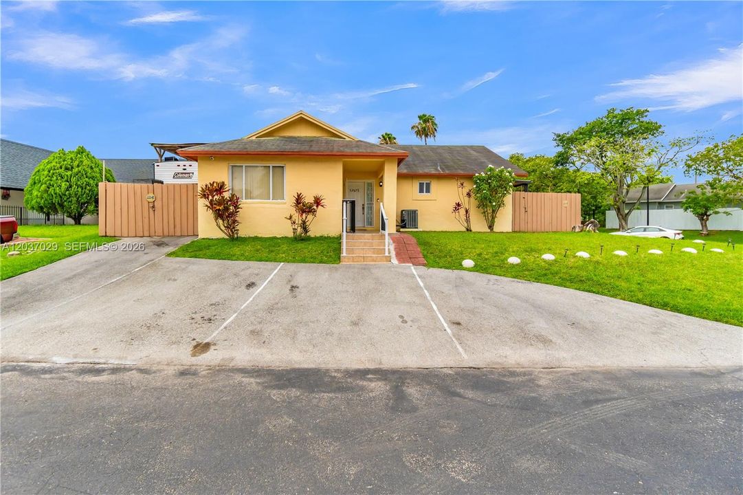 For Sale: $499,900 (3 beds, 2 baths, 1191 Square Feet)