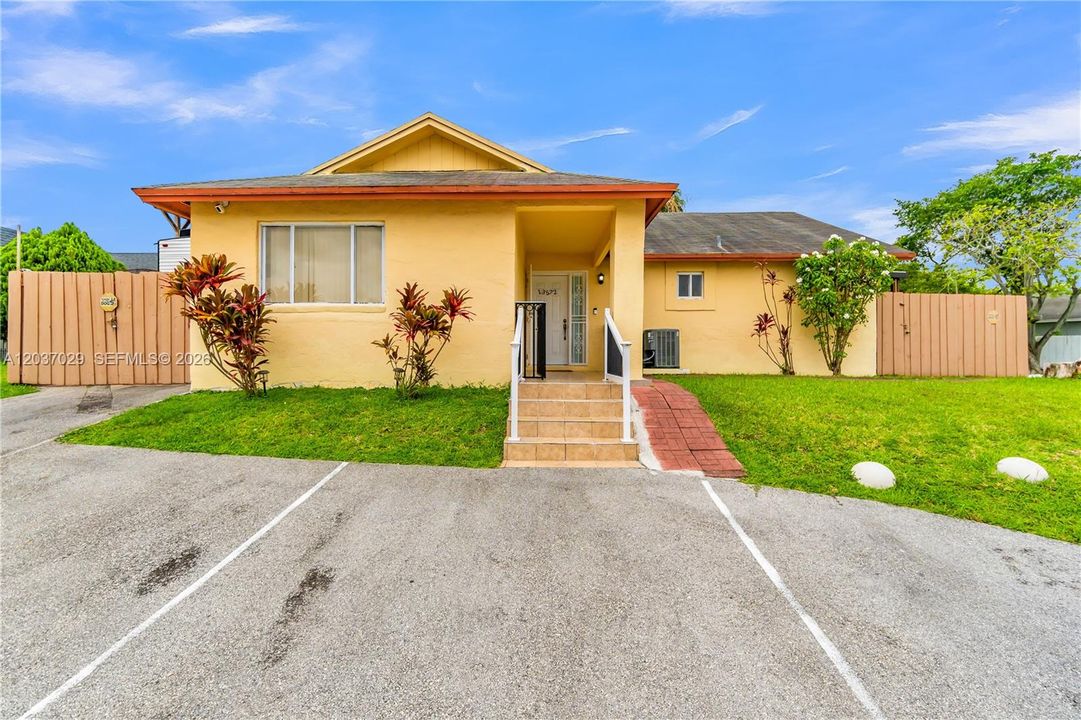 For Sale: $499,900 (3 beds, 2 baths, 1191 Square Feet)