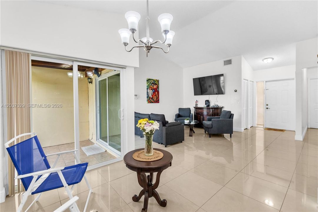 For Sale: $499,900 (3 beds, 2 baths, 1191 Square Feet)