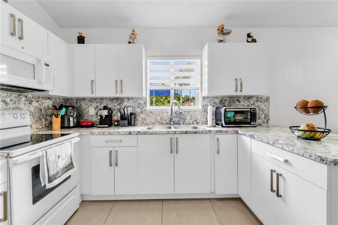 For Sale: $499,900 (3 beds, 2 baths, 1191 Square Feet)
