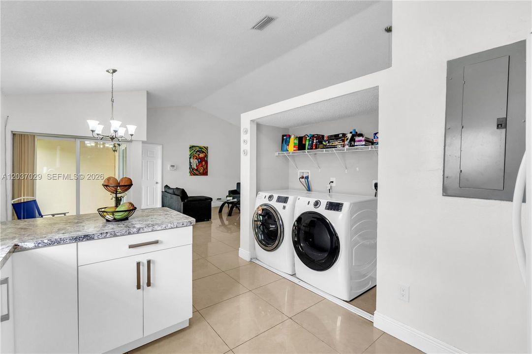 For Sale: $499,900 (3 beds, 2 baths, 1191 Square Feet)