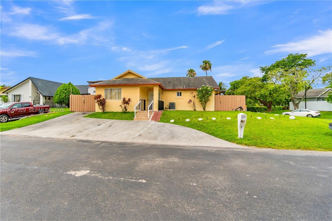 For Sale: $499,900 (3 beds, 2 baths, 1191 Square Feet)