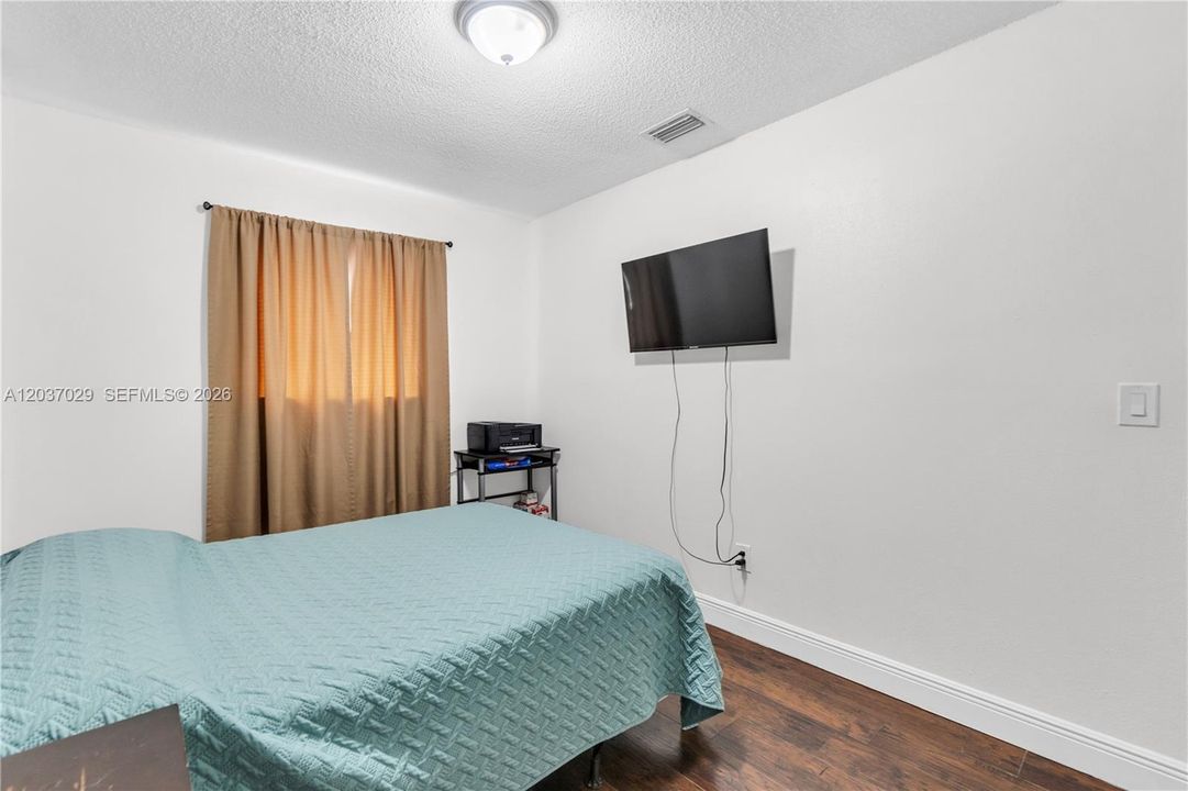 For Sale: $499,900 (3 beds, 2 baths, 1191 Square Feet)