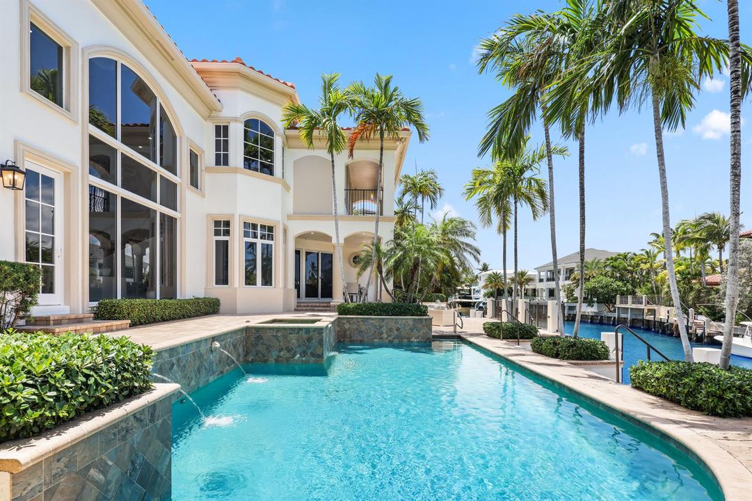Pool/Water View