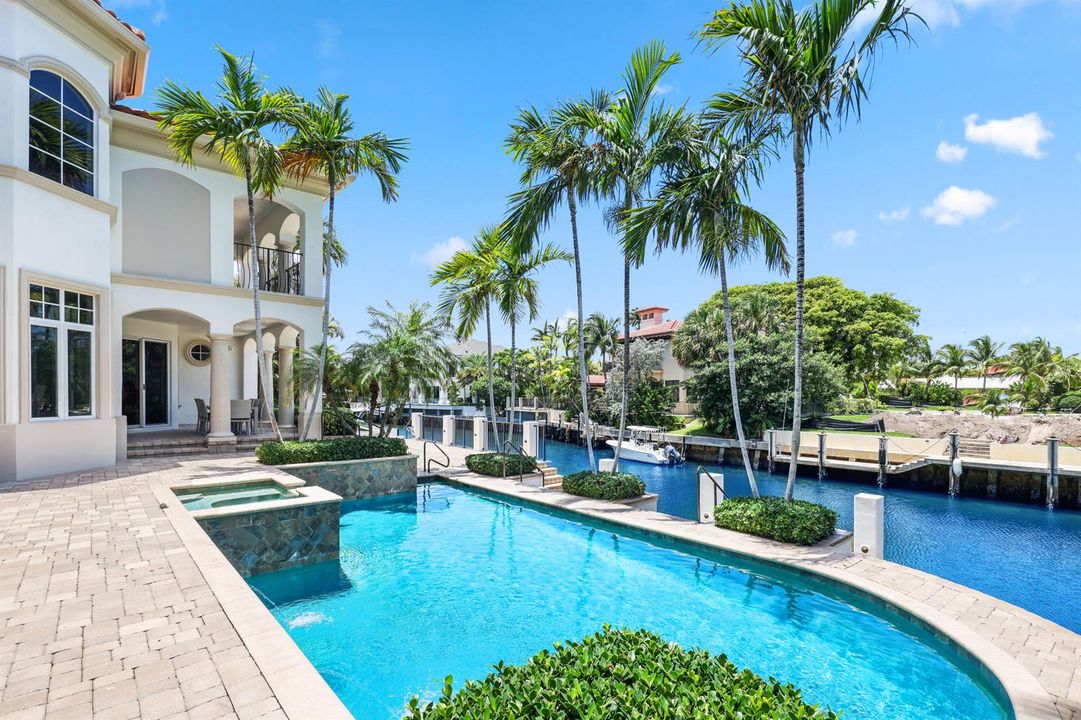 Pool/Water View