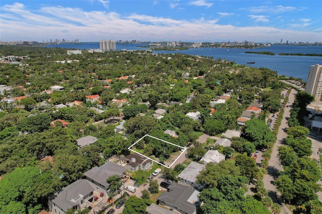 En Venta: $799,000 (5,400.00 acres)