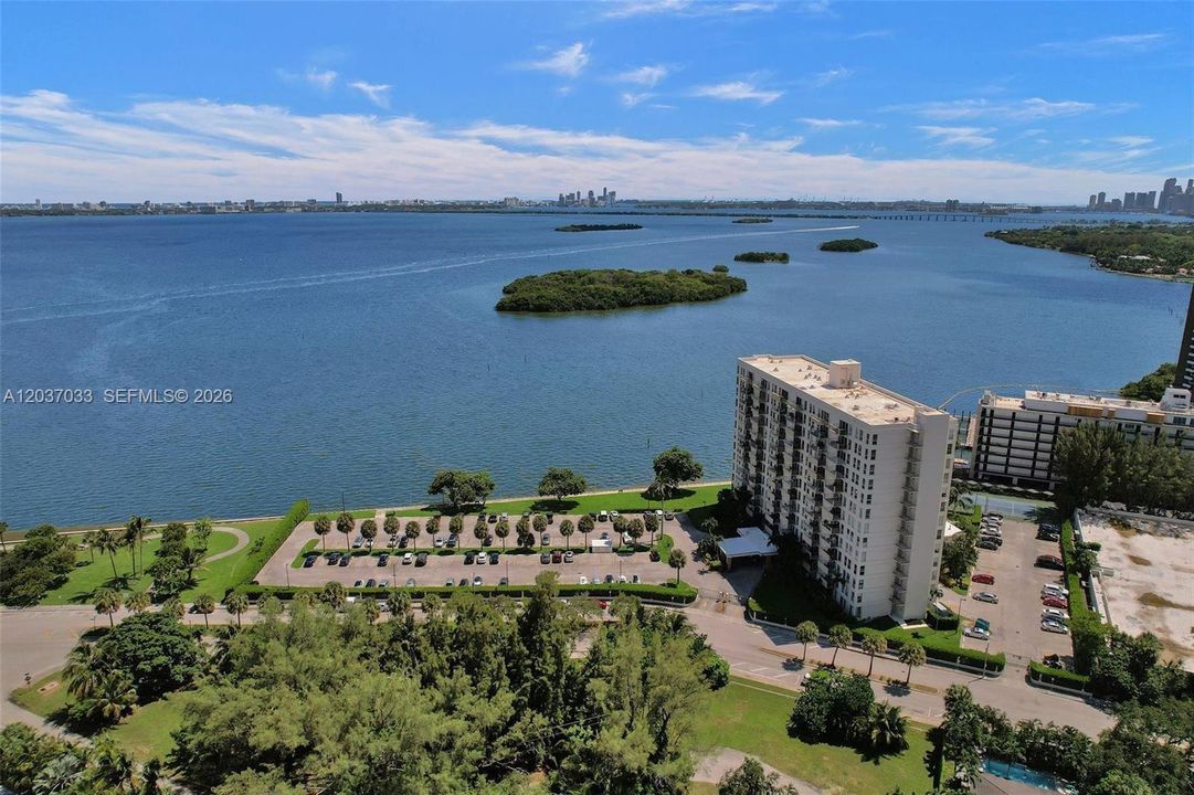 En Venta: $799,000 (5,400.00 acres)