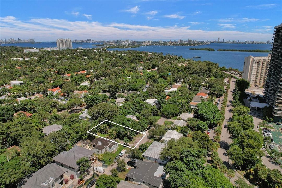 En Venta: $799,000 (5,400.00 acres)