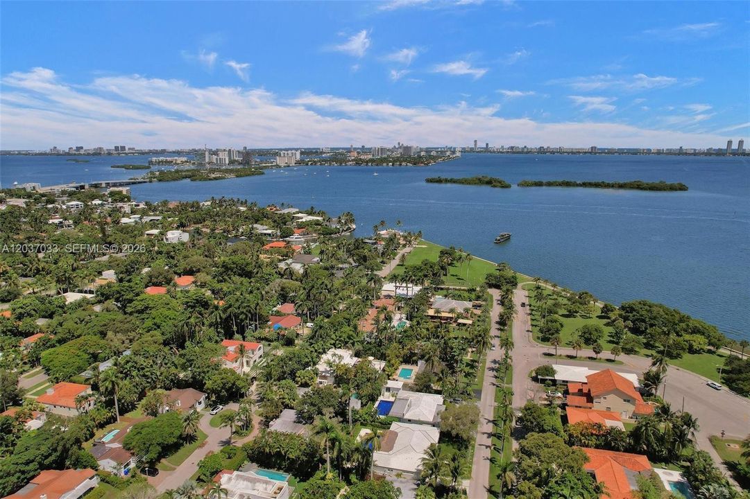 En Venta: $799,000 (5,400.00 acres)