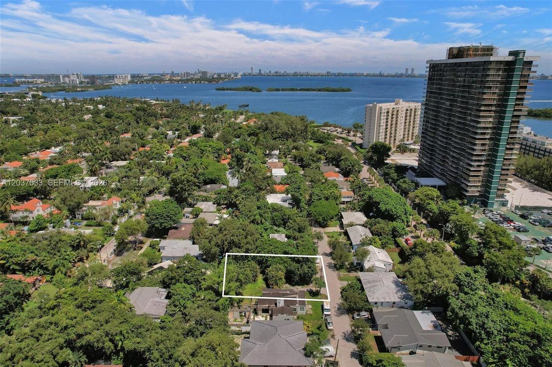 En Venta: $799,000 (5,400.00 acres)