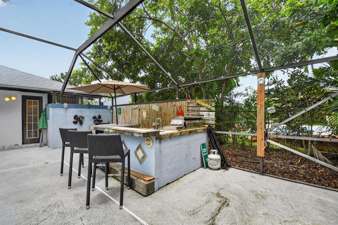 Pool Bar