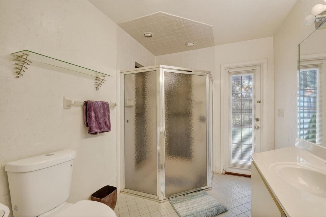 Step in Shower & Fual Sinks