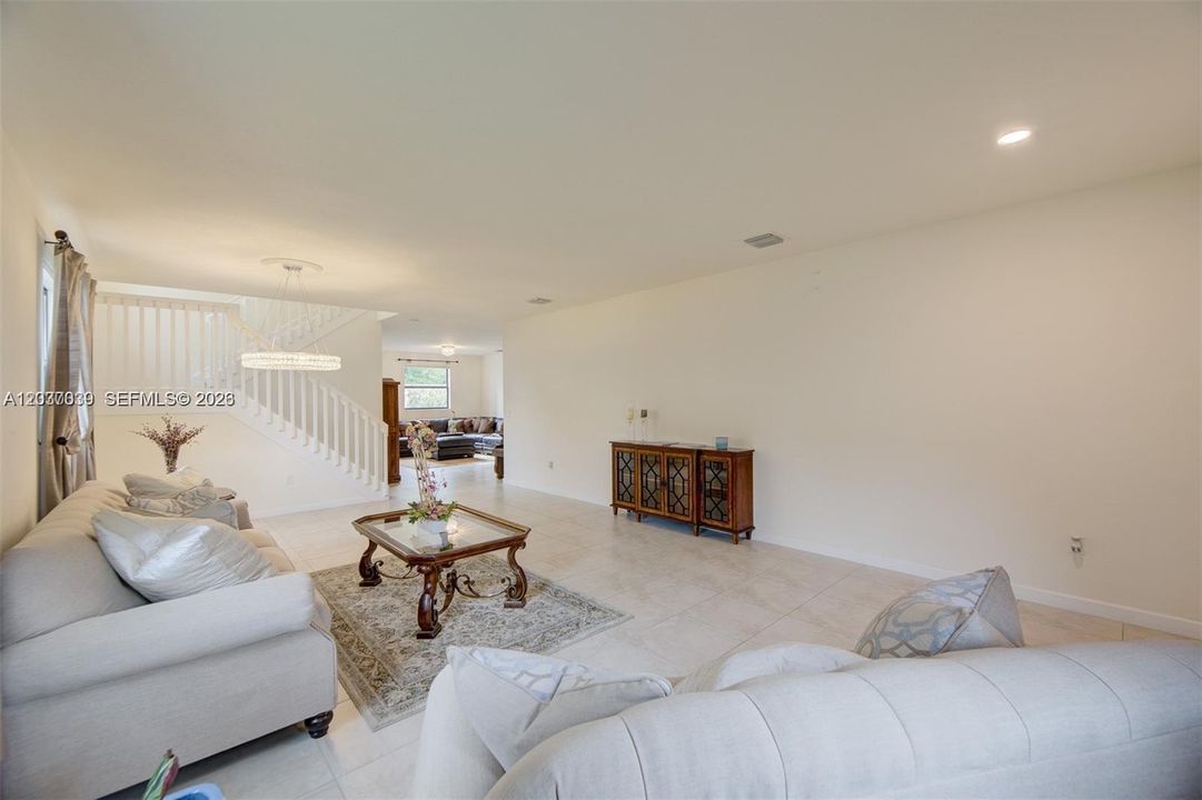 For Rent: $5,200 (5 beds, 3 baths, 3316 Square Feet)