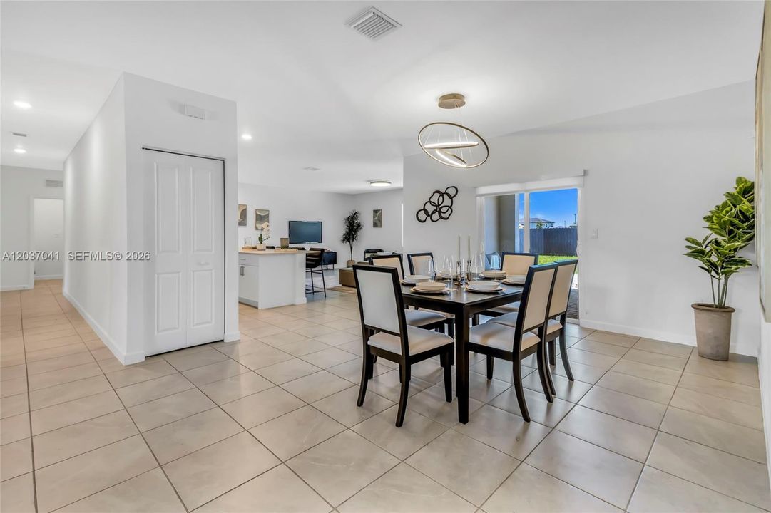 En Venta: $850,000 (5 camas, 4 baños, 2838 Pies cuadrados)