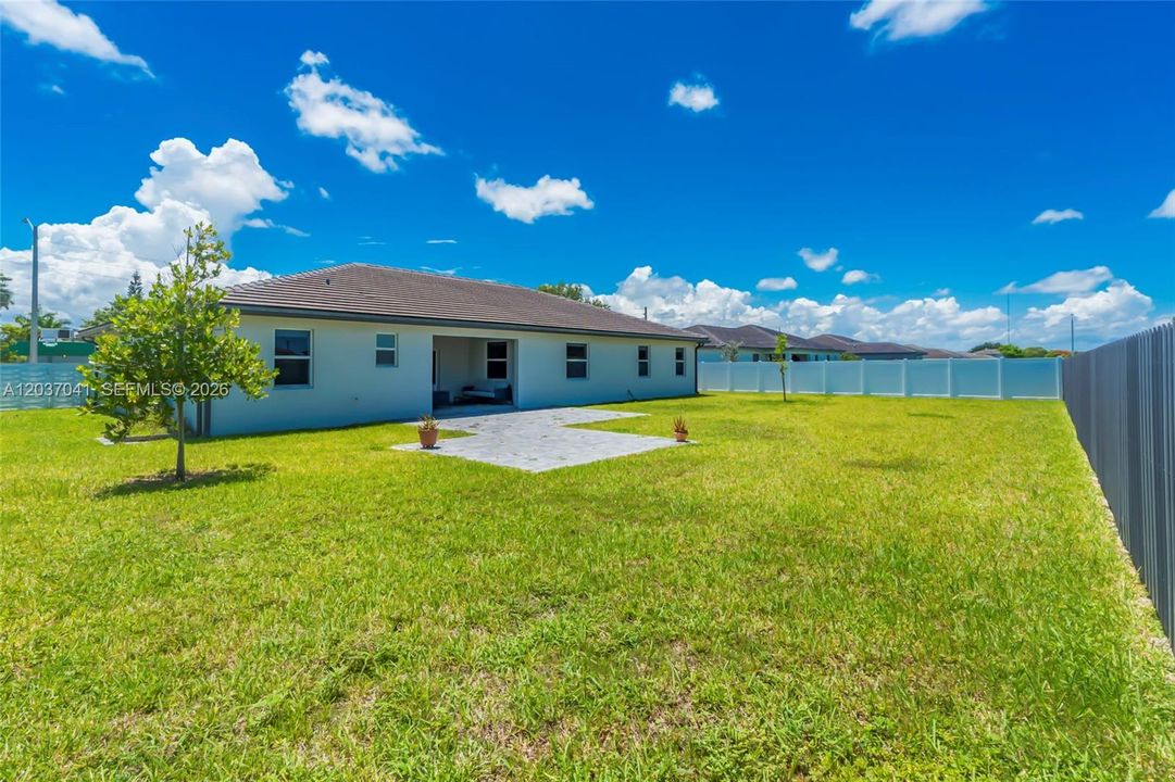 En Venta: $850,000 (5 camas, 4 baños, 2838 Pies cuadrados)