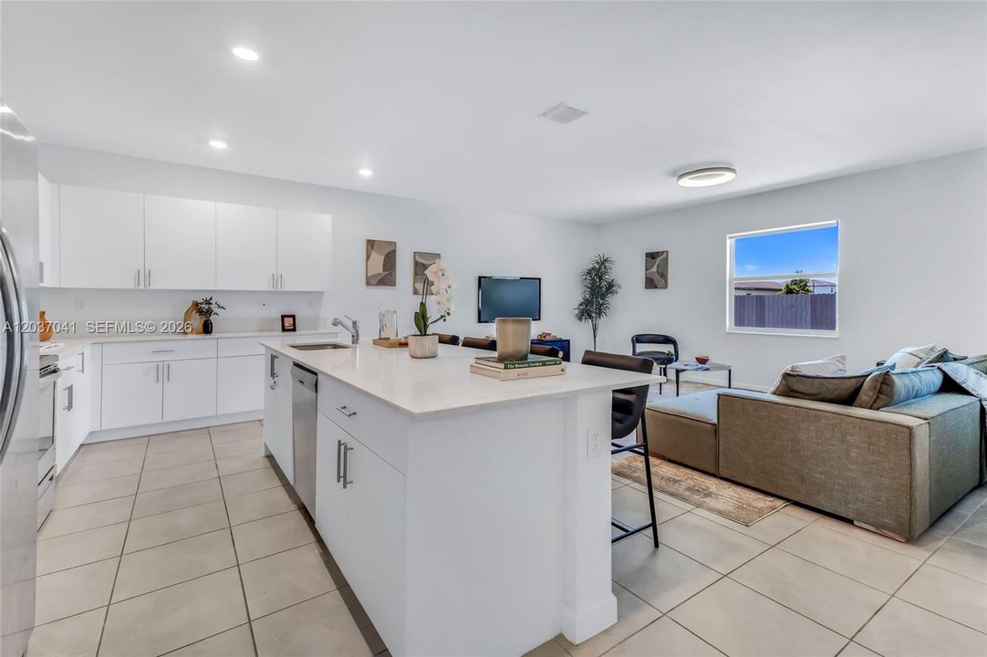 En Venta: $850,000 (5 camas, 4 baños, 2838 Pies cuadrados)