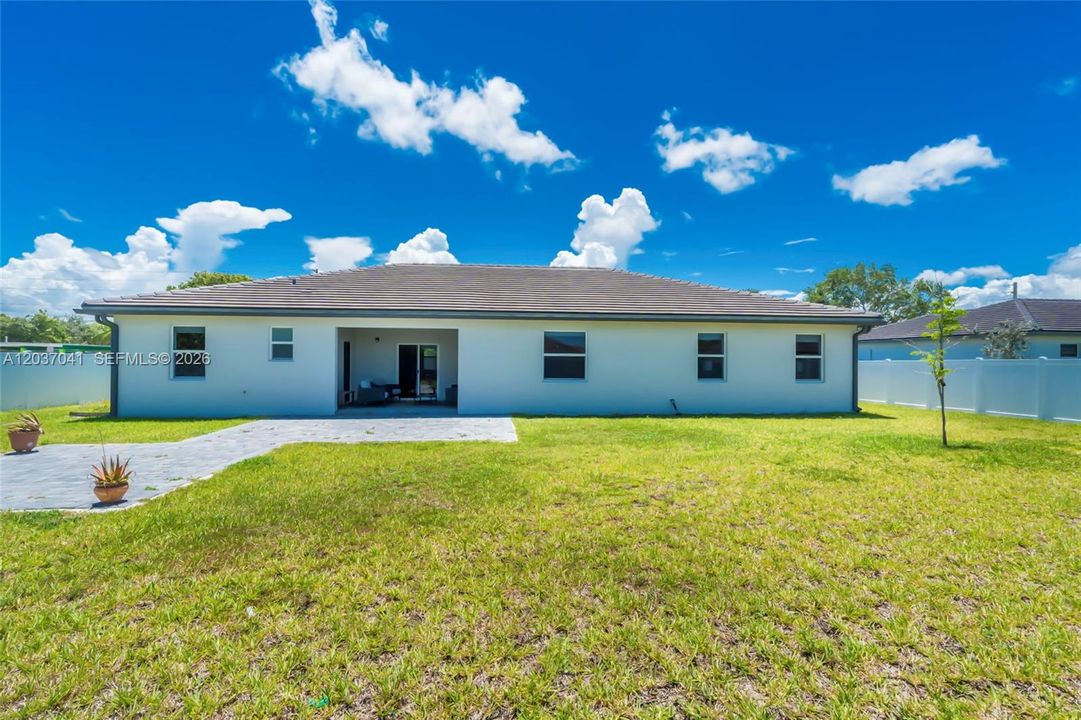 En Venta: $850,000 (5 camas, 4 baños, 2838 Pies cuadrados)
