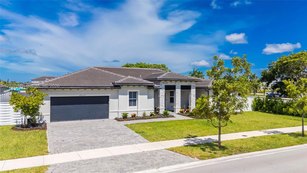 En Venta: $850,000 (5 camas, 4 baños, 2838 Pies cuadrados)