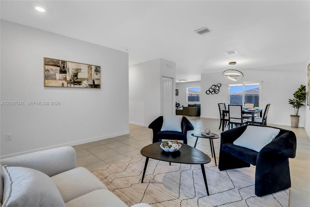 En Venta: $850,000 (5 camas, 4 baños, 2838 Pies cuadrados)