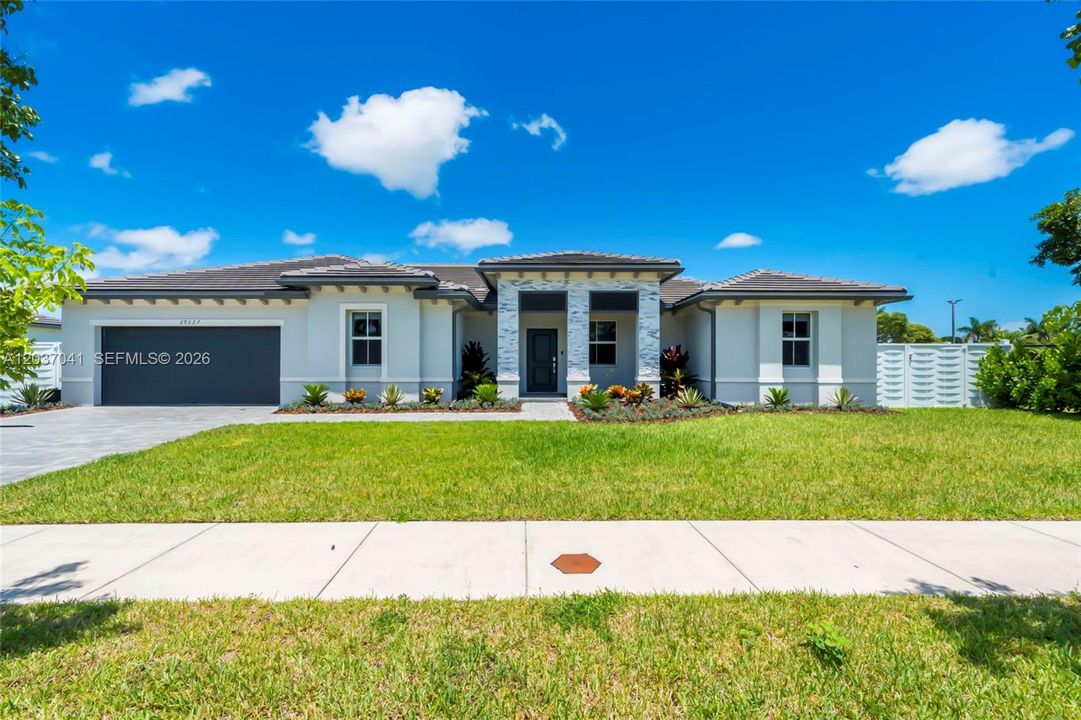 En Venta: $850,000 (5 camas, 4 baños, 2838 Pies cuadrados)