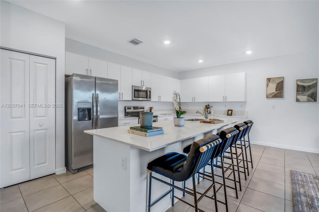 En Venta: $850,000 (5 camas, 4 baños, 2838 Pies cuadrados)