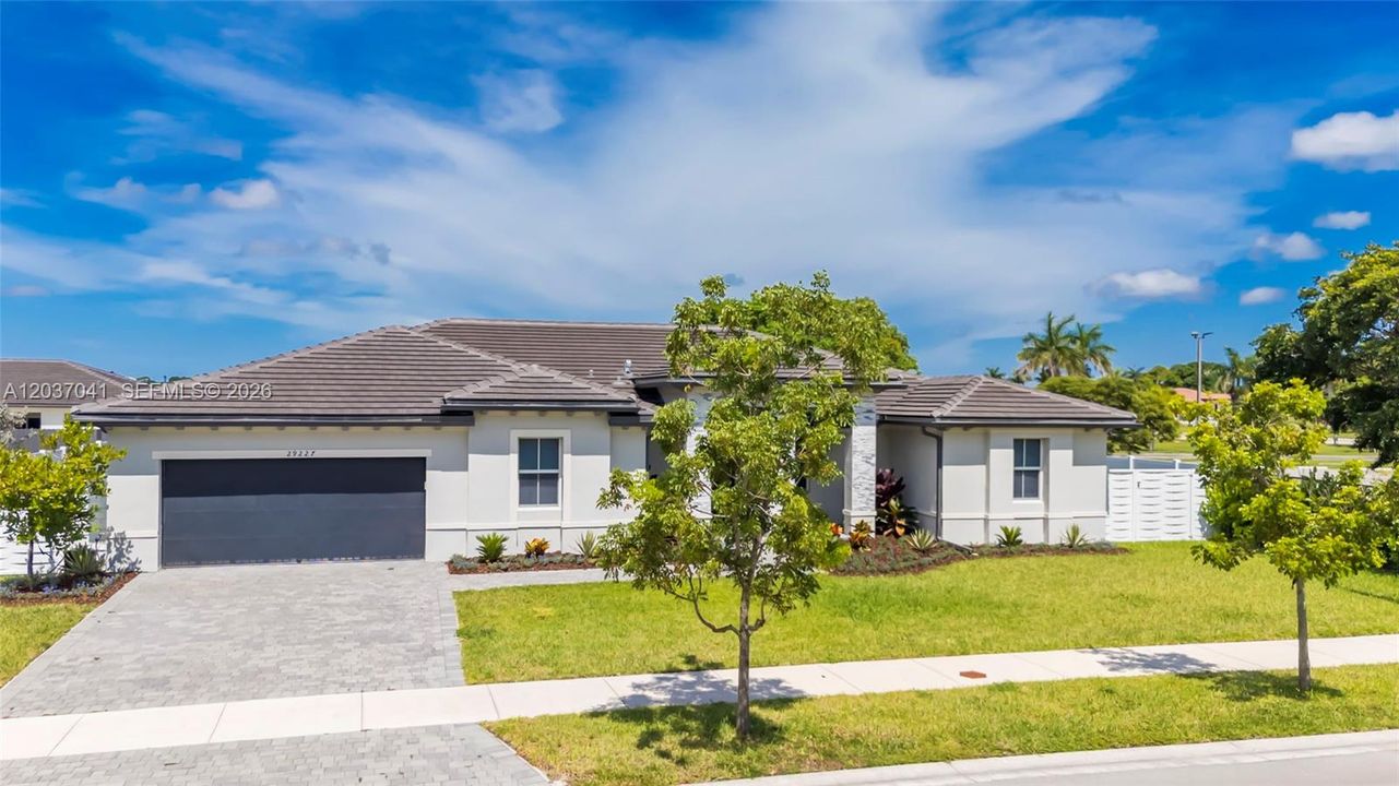 En Venta: $850,000 (5 camas, 4 baños, 2838 Pies cuadrados)