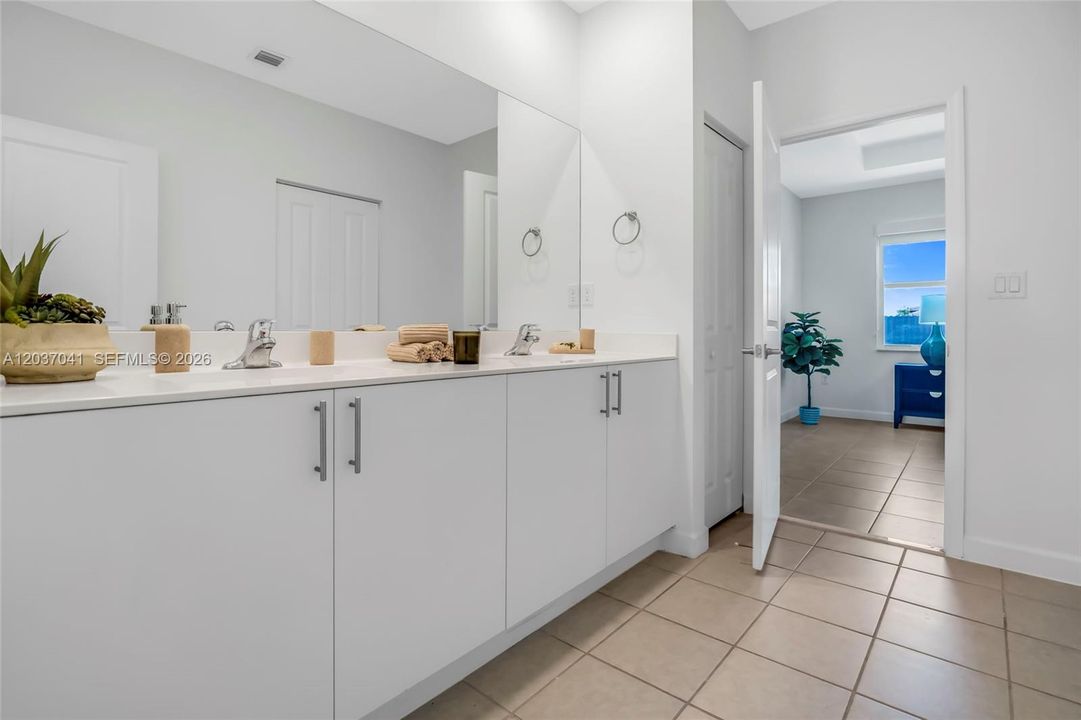 En Venta: $850,000 (5 camas, 4 baños, 2838 Pies cuadrados)