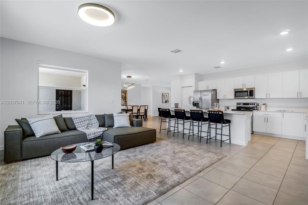 En Venta: $850,000 (5 camas, 4 baños, 2838 Pies cuadrados)