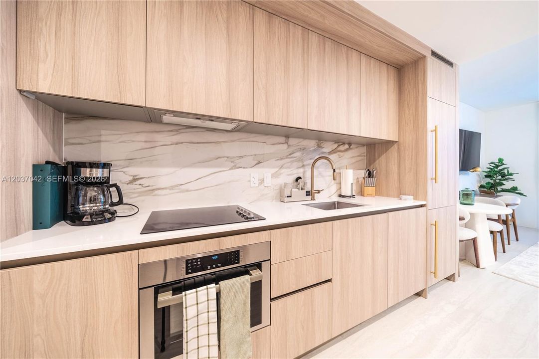 For Rent: $5,000 (0 beds, 1 baths, 542 Square Feet)