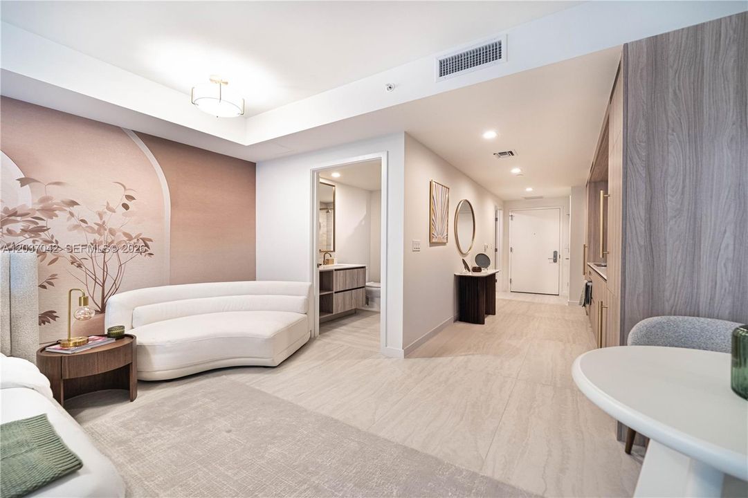 For Rent: $5,000 (0 beds, 1 baths, 542 Square Feet)