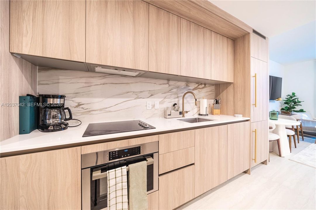 For Rent: $5,000 (0 beds, 1 baths, 542 Square Feet)