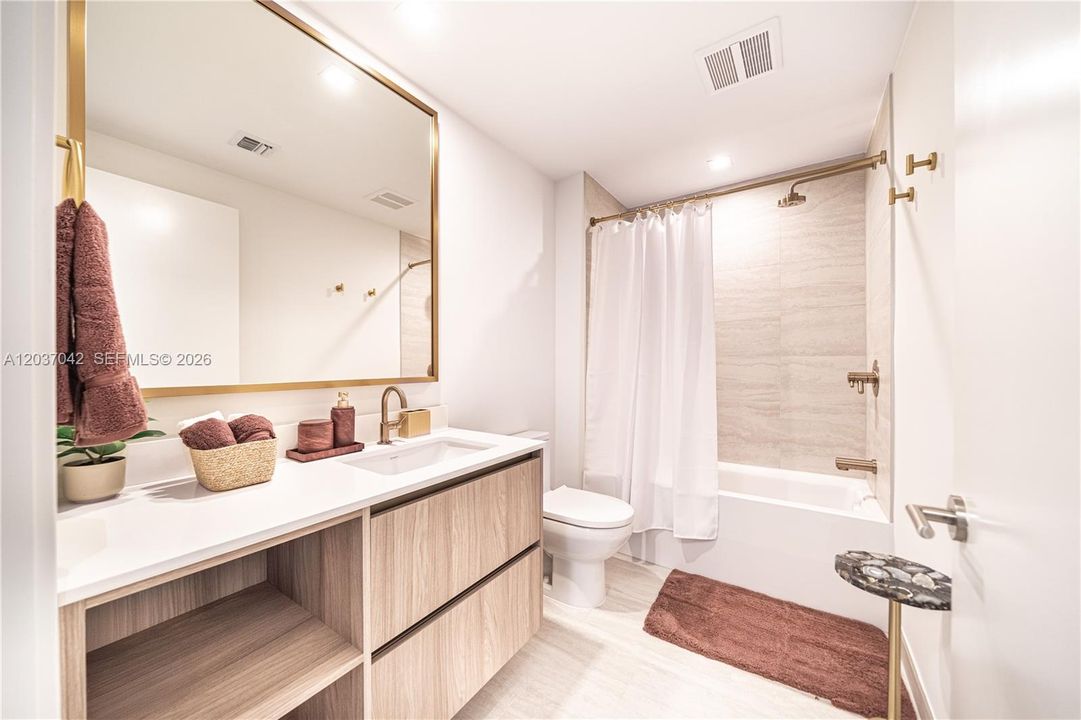 For Rent: $5,000 (0 beds, 1 baths, 542 Square Feet)