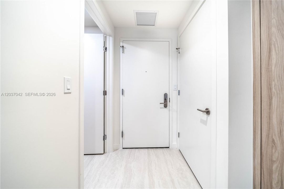 For Rent: $5,000 (0 beds, 1 baths, 542 Square Feet)