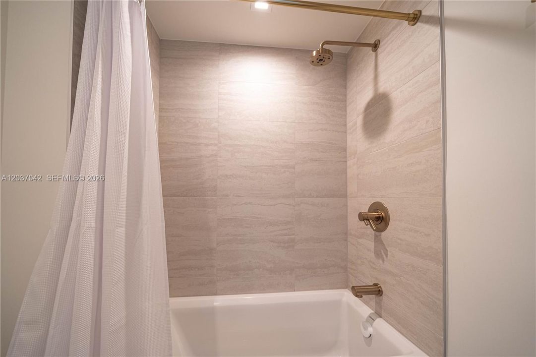 For Rent: $5,000 (0 beds, 1 baths, 542 Square Feet)
