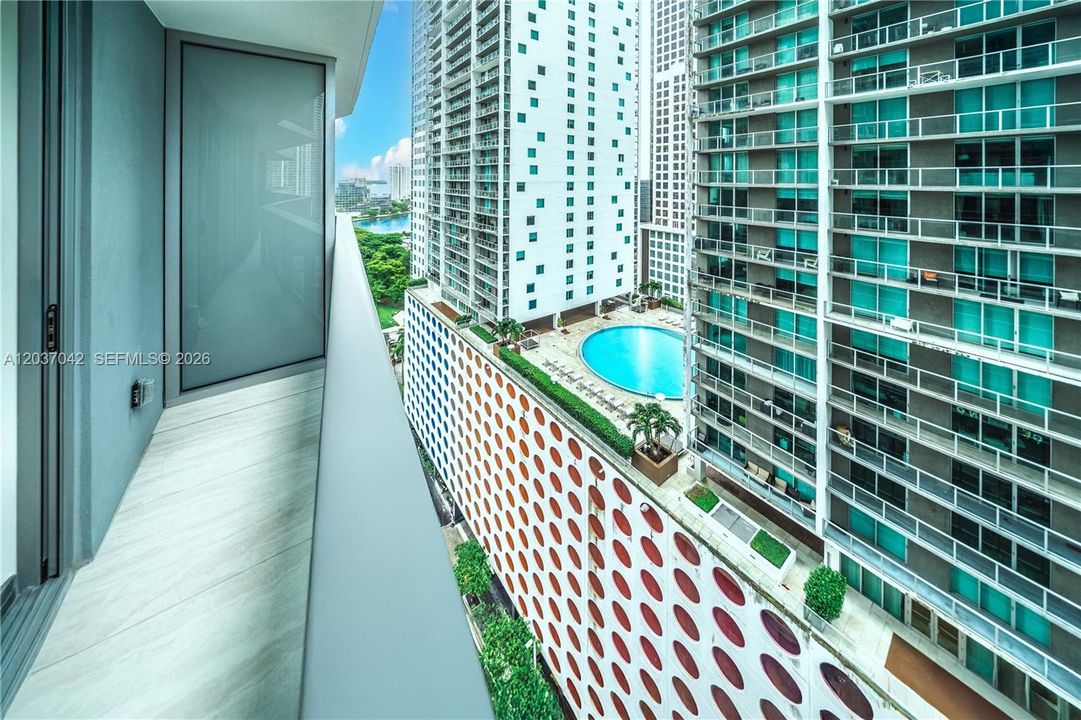 For Rent: $5,000 (0 beds, 1 baths, 542 Square Feet)