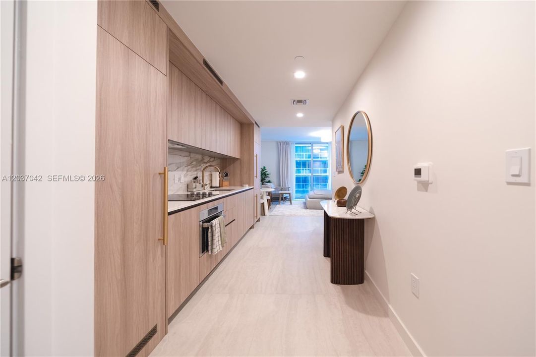 For Rent: $5,000 (0 beds, 1 baths, 542 Square Feet)