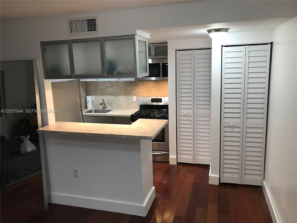 For Rent: $1,790 (0 beds, 1 baths, 405 Square Feet)
