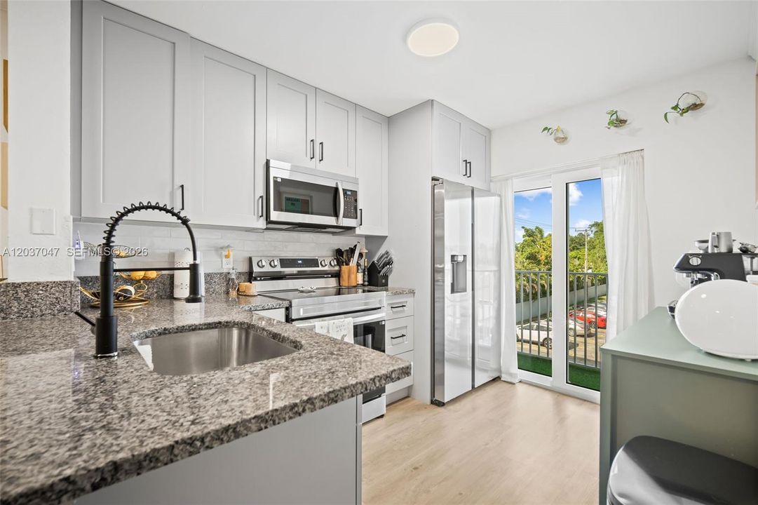 For Rent: $2,800 (2 beds, 2 baths, 625 Square Feet)