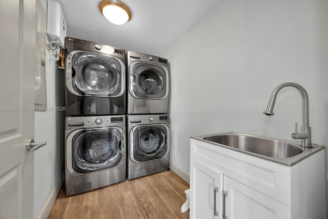 В аренду: $39,500 (6 спален, 5 ванн, 4432 Квадратных фут)